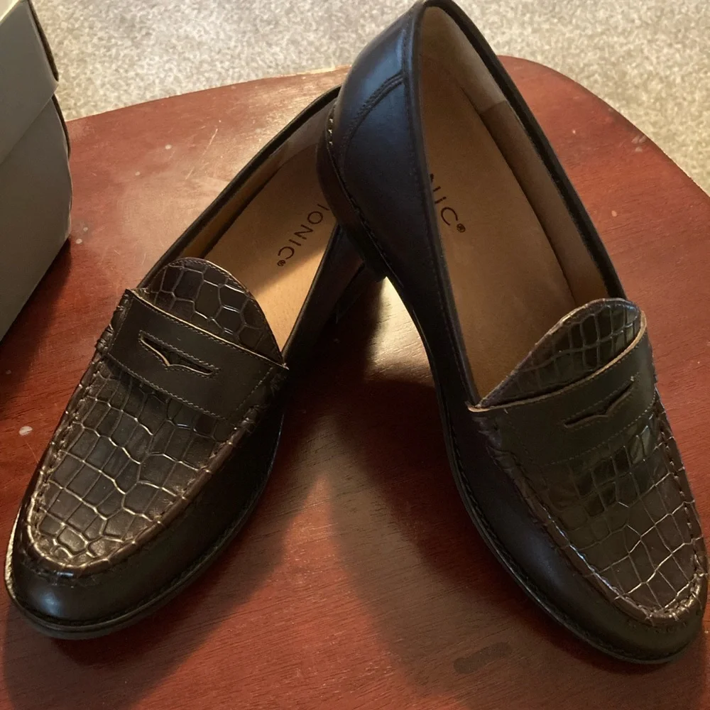 Vionic Brown Croc-Embossed Leather Loafers - Picture 1 of 4